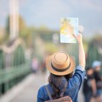 Mujer viajando gratis con wipuu