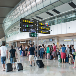 Turismo 2026: gráfico con estadísticas de estancias hoteleras y crecimiento tecnológico en viajes