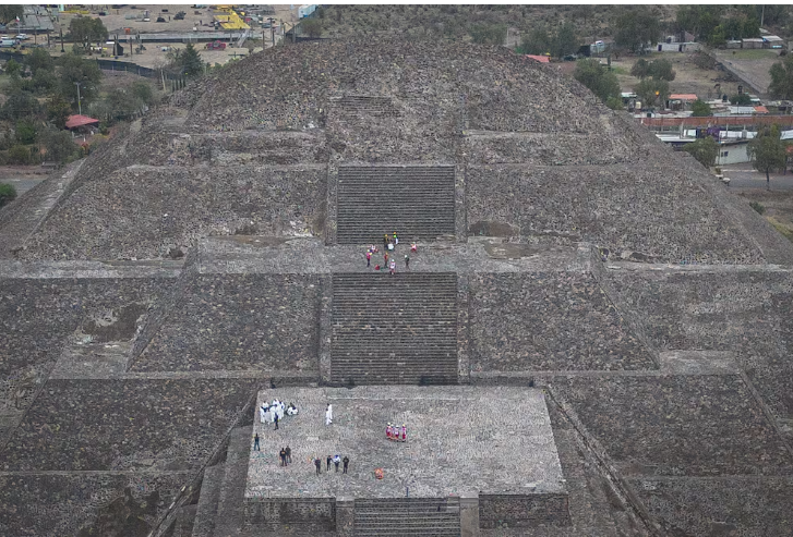 Teotihuacán reapertura tras tiroteo: peritos trabajando en la zona arqueológica el 20 de abril de 2026