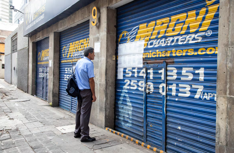 Magnicharters bankruptcy: airline office building in Mexico City